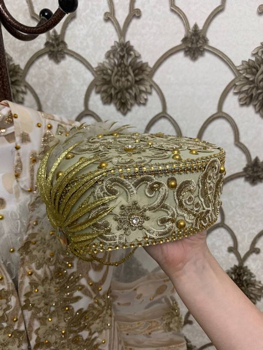 Продаю национальный ансамбль (недорого).