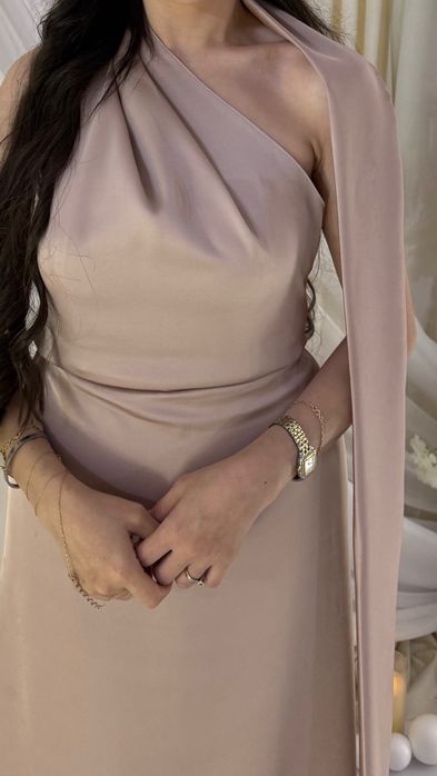 Платья одевалось 1 раз