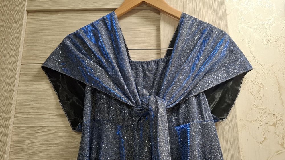 Длинное вечернее блестящее платье