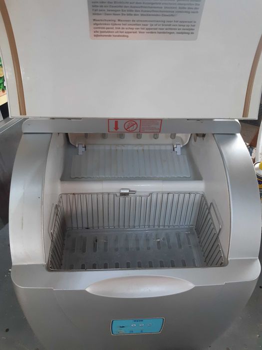 Полупрофесионален ледогенератор