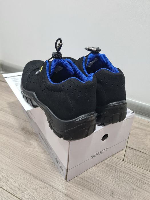 Bocanci noi Renania cu bot de fier, protectie ESD si impermeabili.