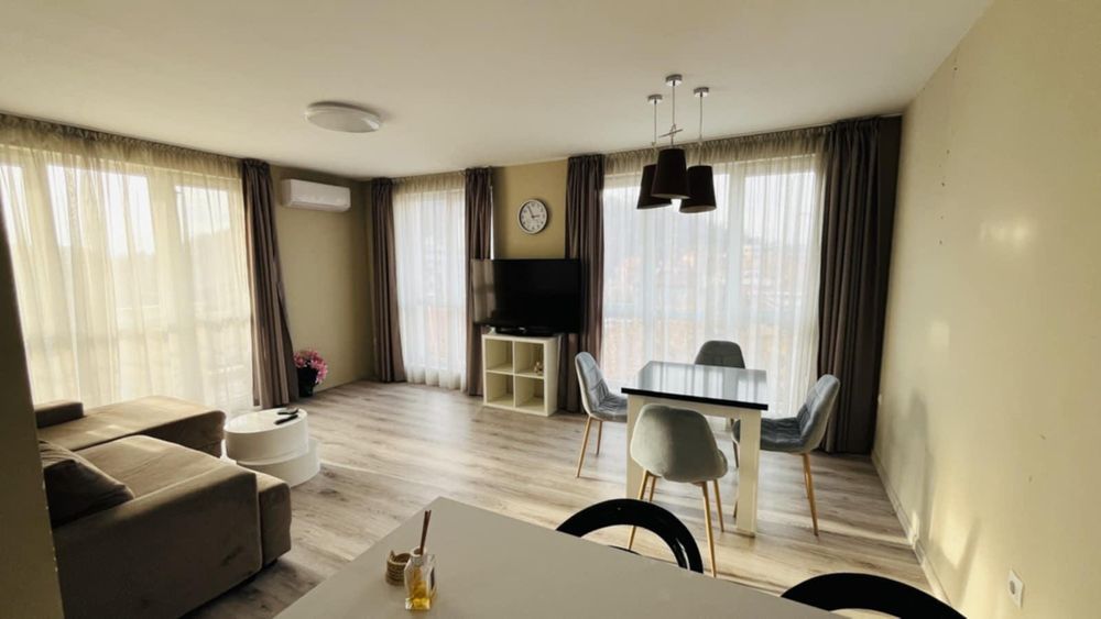 Дава се под наем Тристаен апартамент в Пловдив, Младежки Хълм - 90 кв.м за 800 € - Снимка #1