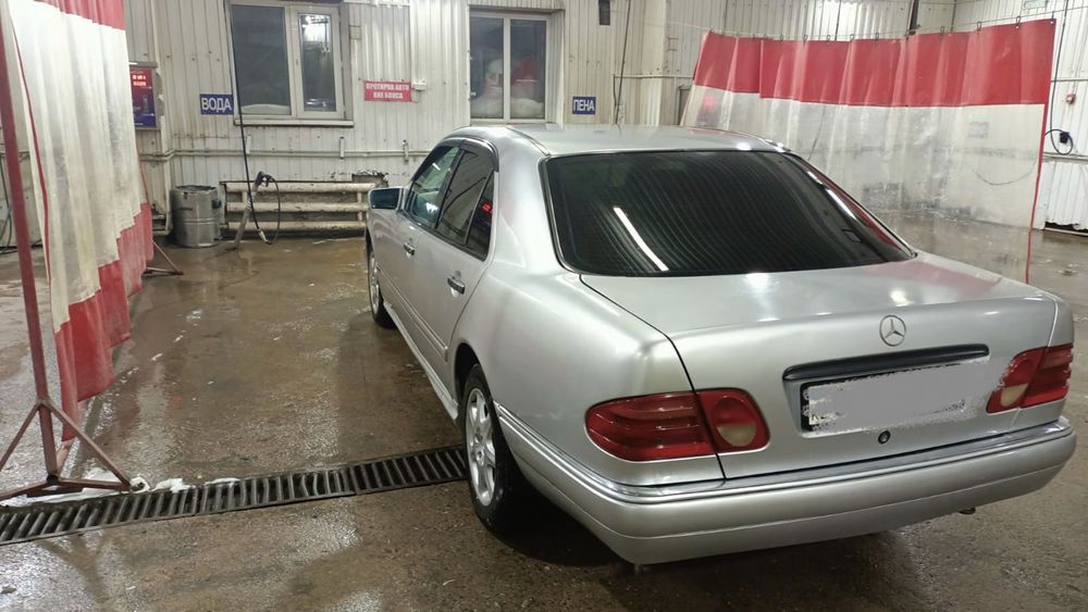 Продам Мерседес Е 210