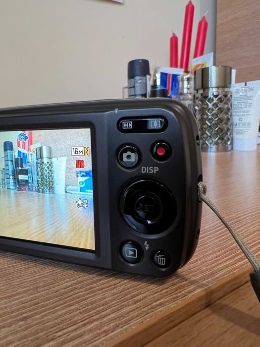 Фотоапарат Casio 16,1Mp ( + подаръци )