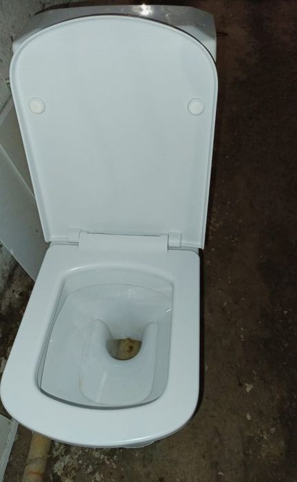 Продам  два унитаза унитаза