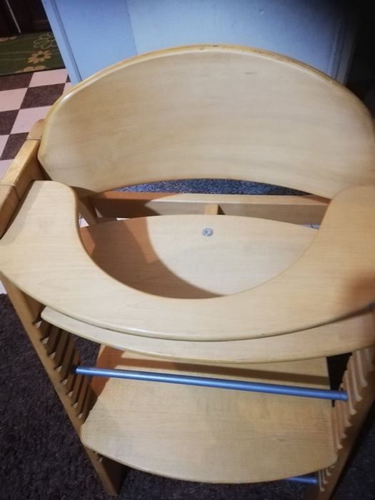 Бебешко дървено столче