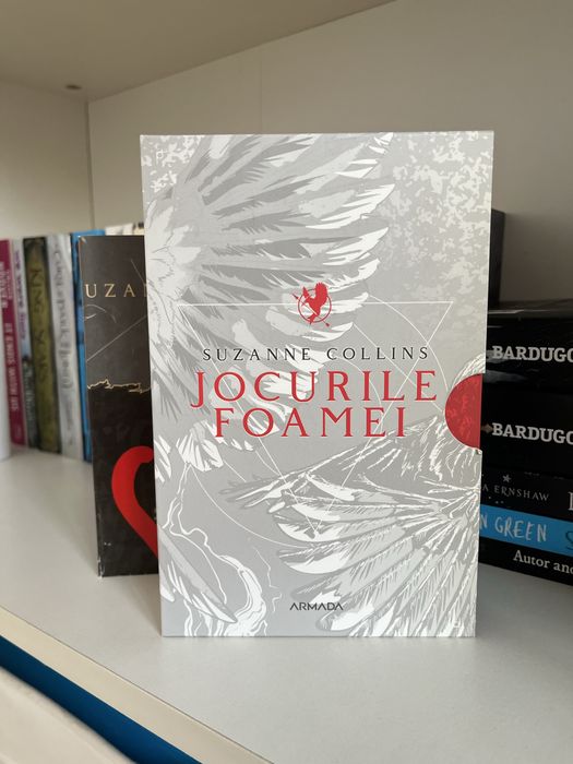 Set Jocurile Foamei cu poster de Suzanne Collins