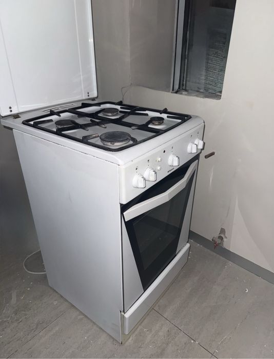 Продам газовую плиту