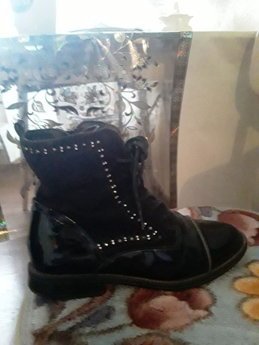 Продам детскую обувь