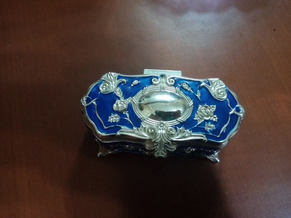 Железная шкатулка для ювелирных  изделий