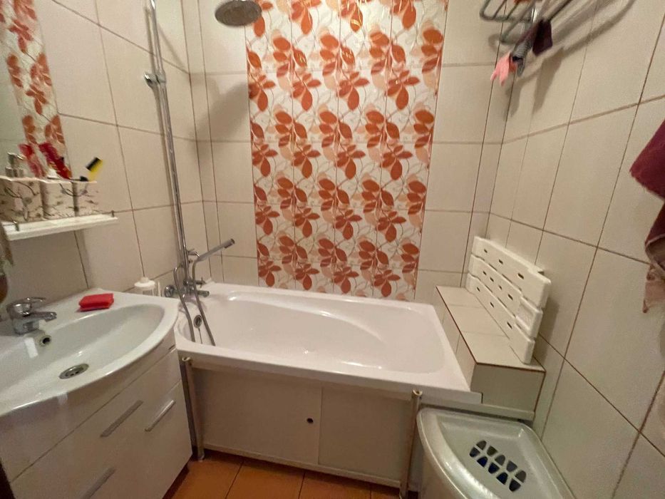 Продаётся 3-комнатная в Центре.