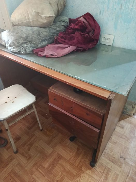 Продается советский школьный стол