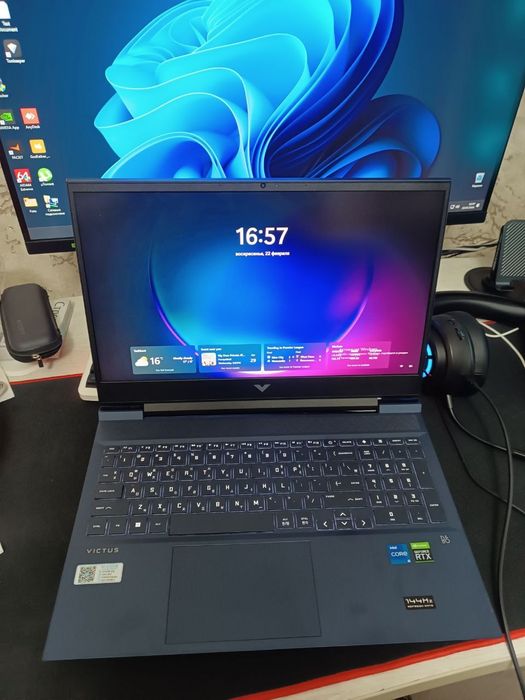Core i5 12500H
SSD 256 Gb
DDR 5.. 16 GB qilingan
Displey FullHD IPS Le