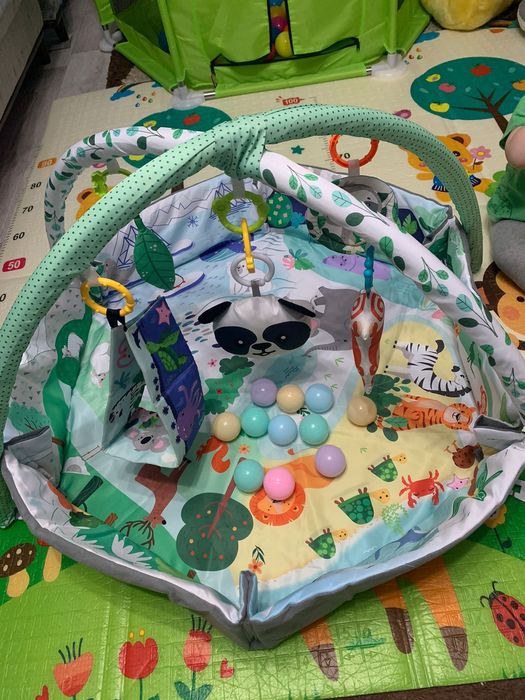 Продам детский игровой коврик.Сухой бассейн.