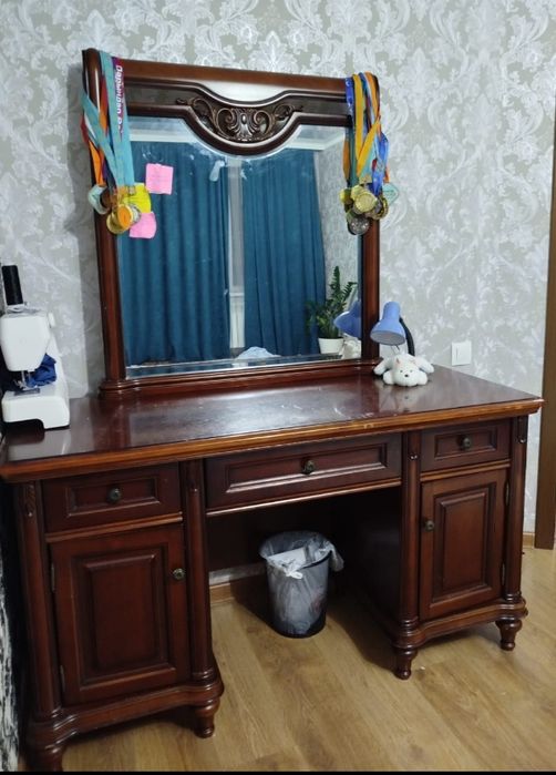 Продам камот с зеркалом