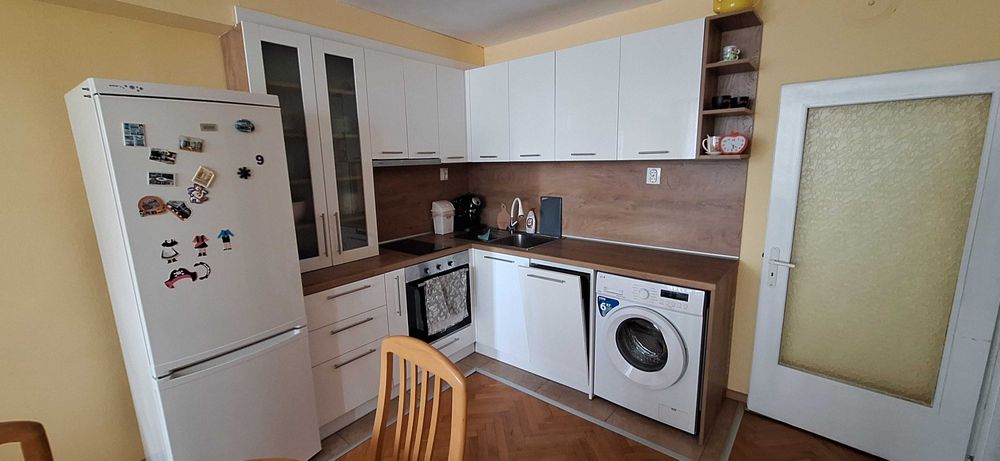 Дава се под наем Тристаен апартамент в Добрич, Кралска зона - 60 кв.м за 306 € - Снимка #3