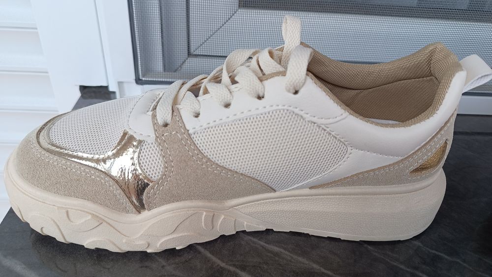 Дамски бежови обувки Marquiiz