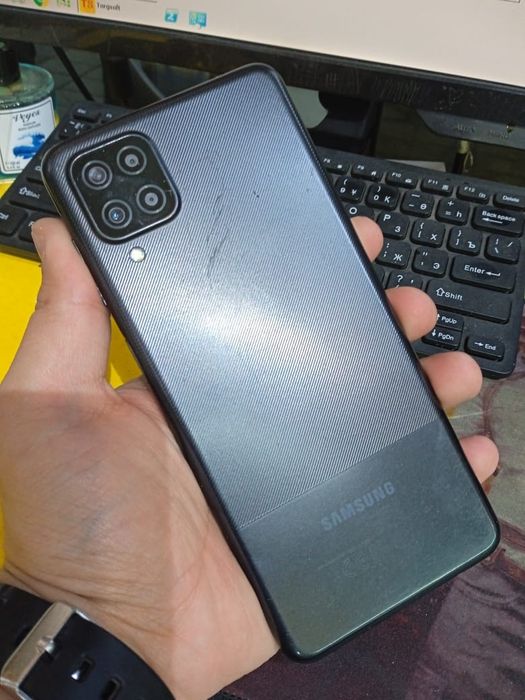 Продам телефон..