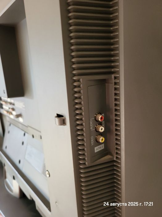 Телевизор LG 37LE2R