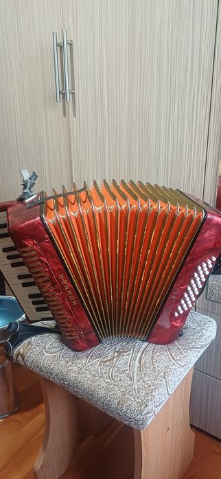 Vând acordeon hohner student