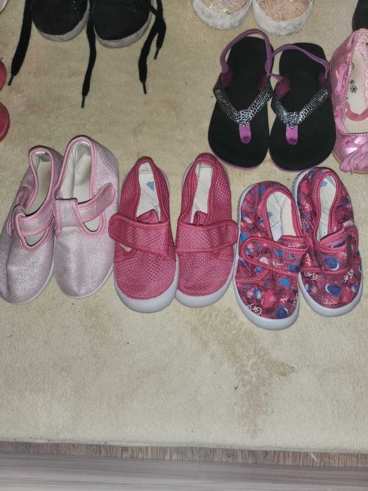 Лот от обувки за момиче