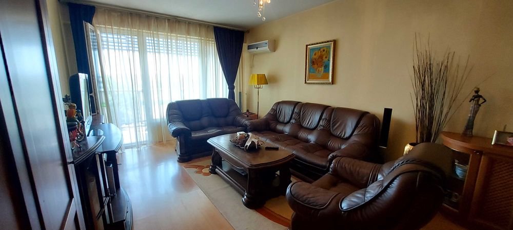 Продава се Четиристаен апартамент в Хасково, Любен Каравелов - 100 кв.м за 1275 €/кв.м - Снимка #1