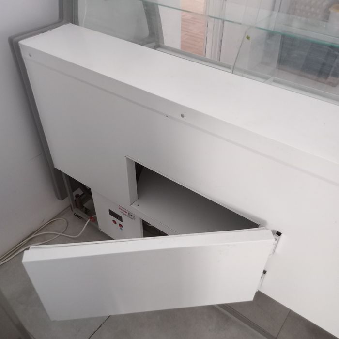 Витрийнный холодильник