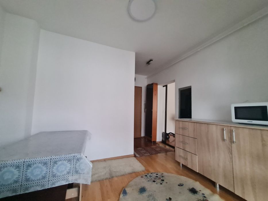 Închiriez garsoniera zona stadion