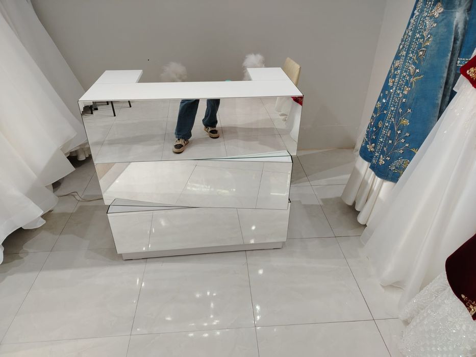 Ресепшен зеркальный