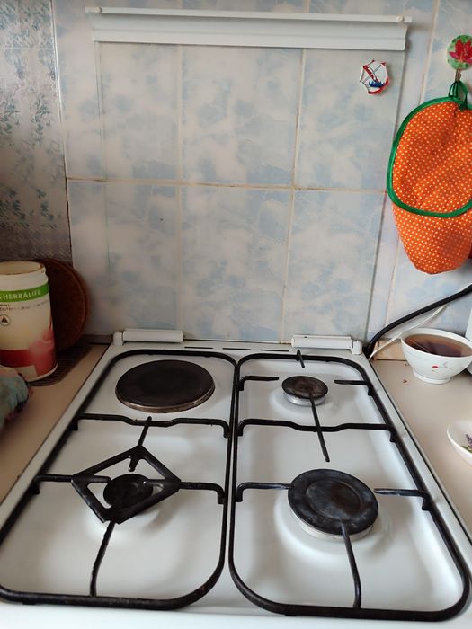 Продам газовую плиту