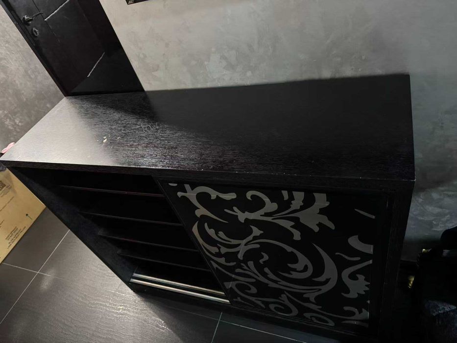 Дизайнерски Гардероб и Скрин с блум механизми,Тоалетка с лед огледало