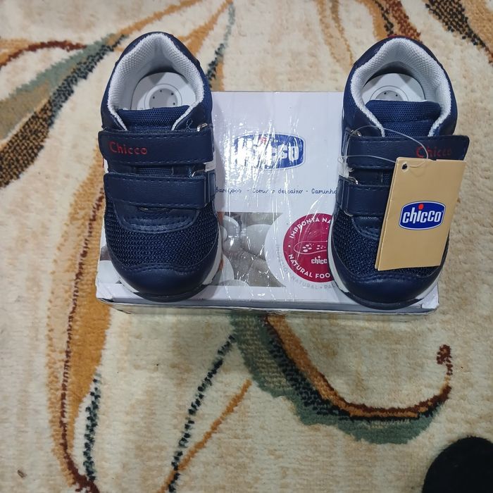 Детские кроссовки