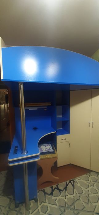 Детская мебель, шкаф, кровать, стол.