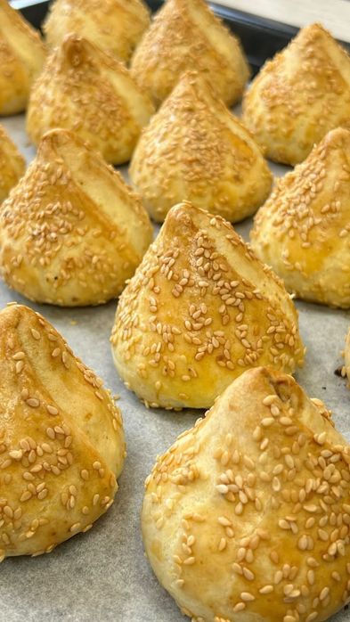 Somsa, xonim, manti xamirlari sotiladi.