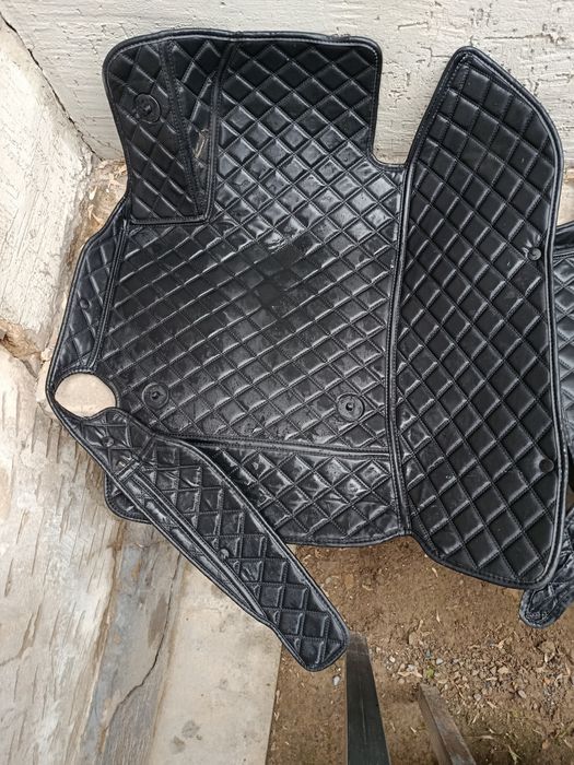 Коврики, в хорошем состоянии