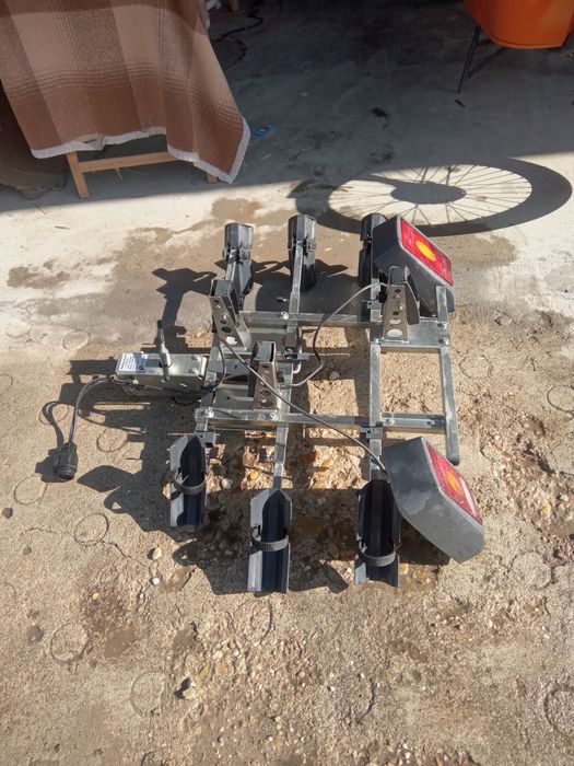Suport auto pentru 3 biciclete