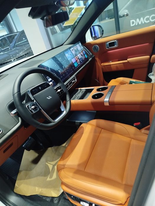 Lixiang L7 ultra в белом цвете