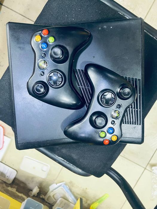 Xbox 360 S 1TB sotiladi