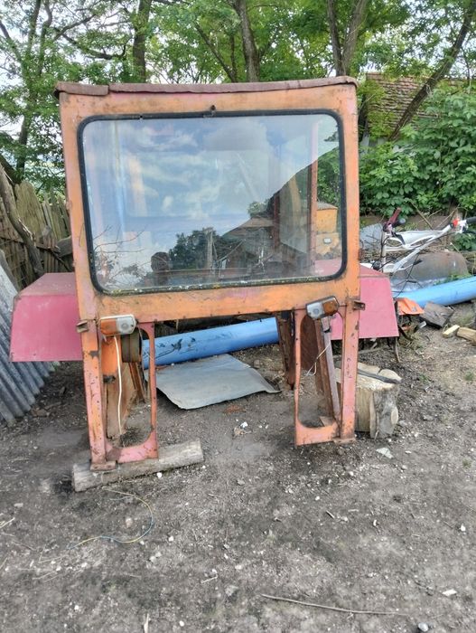 Vând cabină de tractor u650