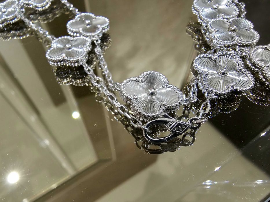 Van Cleef & Arpels VCA Silver Vintage Alhambra 10 Motifs Дамско Колие