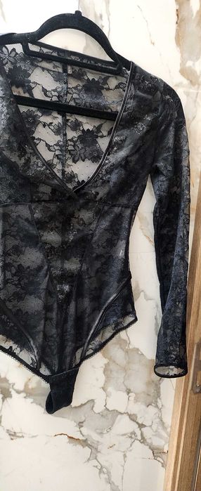 Ново Дамско черно дантелено боди с пайети в размер S.