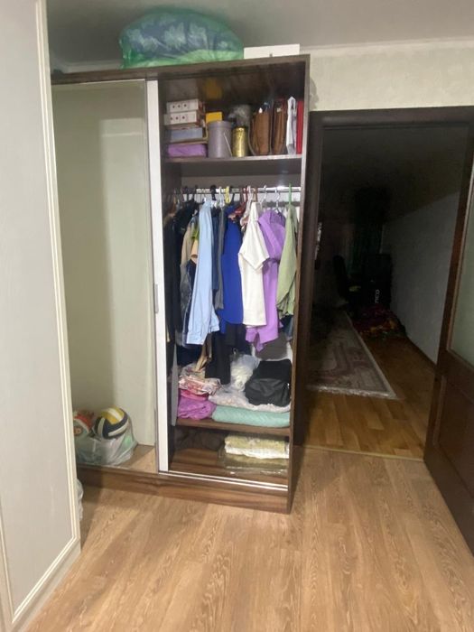 Шкаф-купе с зеркалом