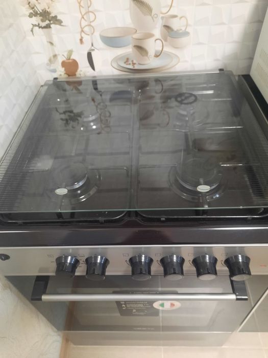 Продам газовую плиту в комплекте с вытяжкой электр