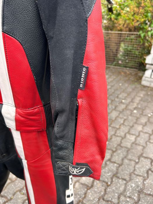 Vand costum moto Berik marimea L din 2 piese. Se potriveste pentru 1.70-1.75m inaltime si 70-80 kg greutate