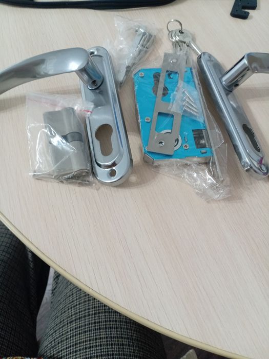 Продам новый дверной замок двухсторонний