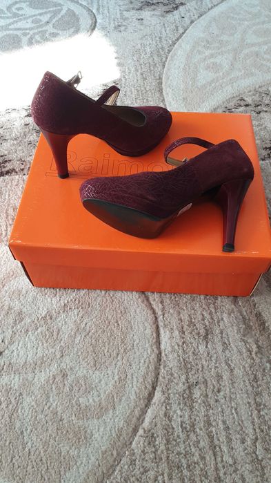 Pantofi cu toc, visinu, negru