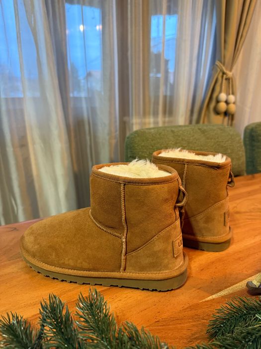 Дамски кафяви боти UGG