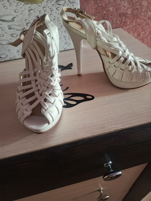 Продам женскую обувь