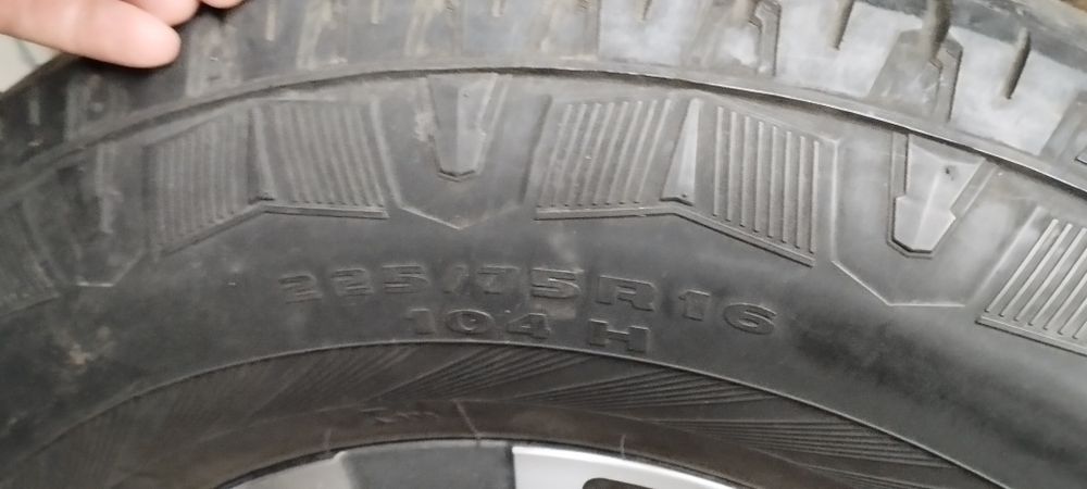 Джанта с гума за джип 225 75 16