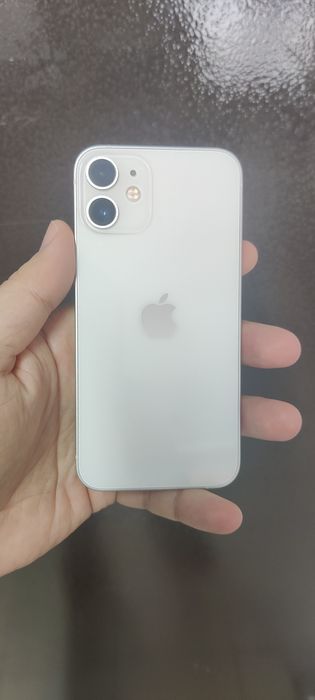 Продам Айфон 12 mini.